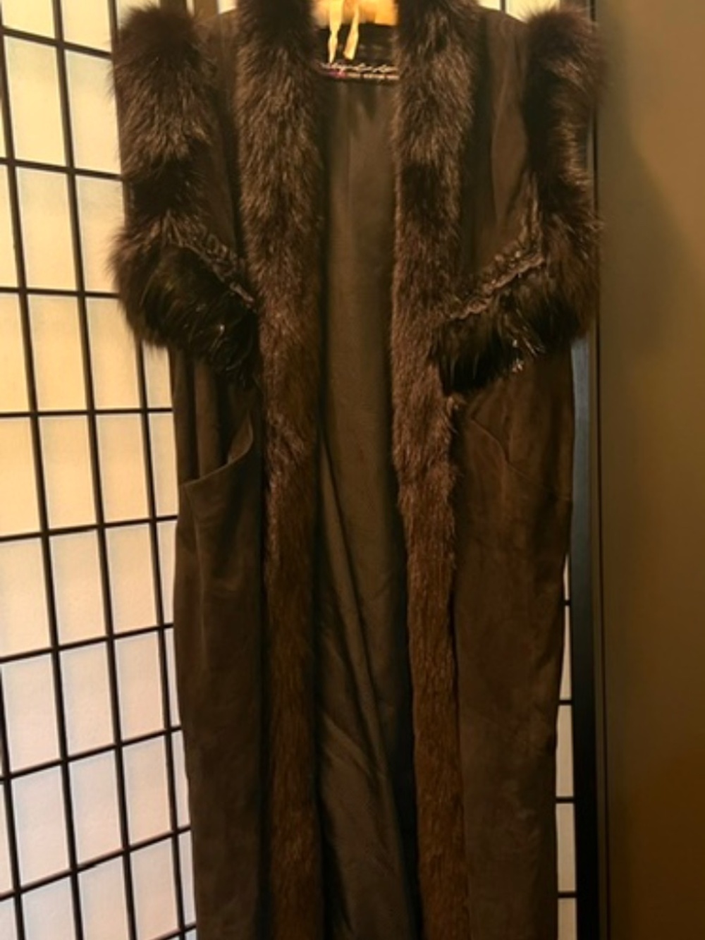RARE VINTAGE ('80s/'90s) Marcy E Co. Sleeveless Suede Coat w/ Fox Fur Trim (OS) - Picture 3 of 7